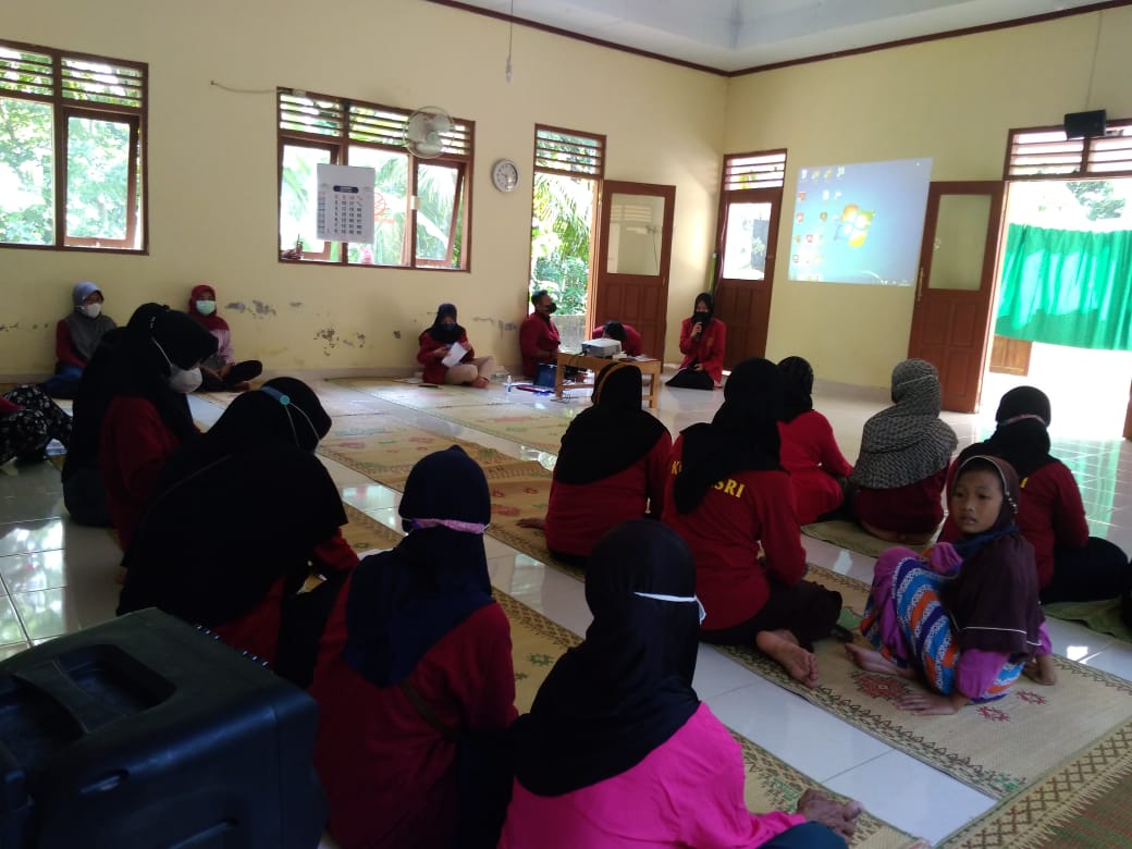 UMKM Merespon Digitalisasi, KKN 075 UMY Lakukan Sosialisasi untuk UMKM Anjir